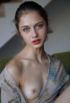 снять девушку на час (Юля, 22 лет)